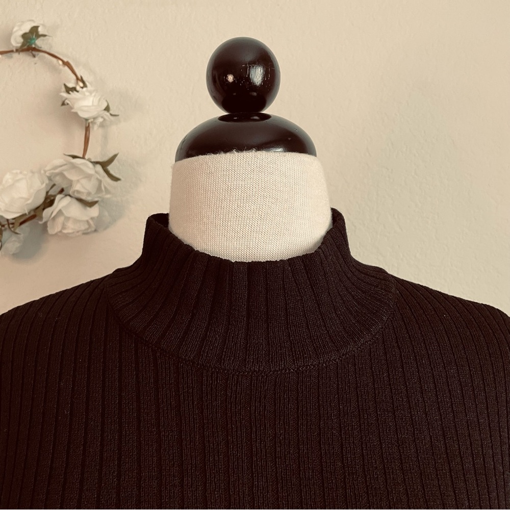 St. John Collection Basics by Marie Gray Mock Neck Knit Sleeveless Blouse - Picture 3 of 11
